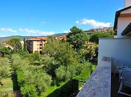 House Aurora Aparthotel Cortona