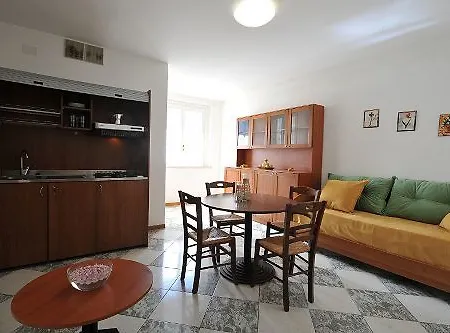 Aparthotel House Aurora 3*